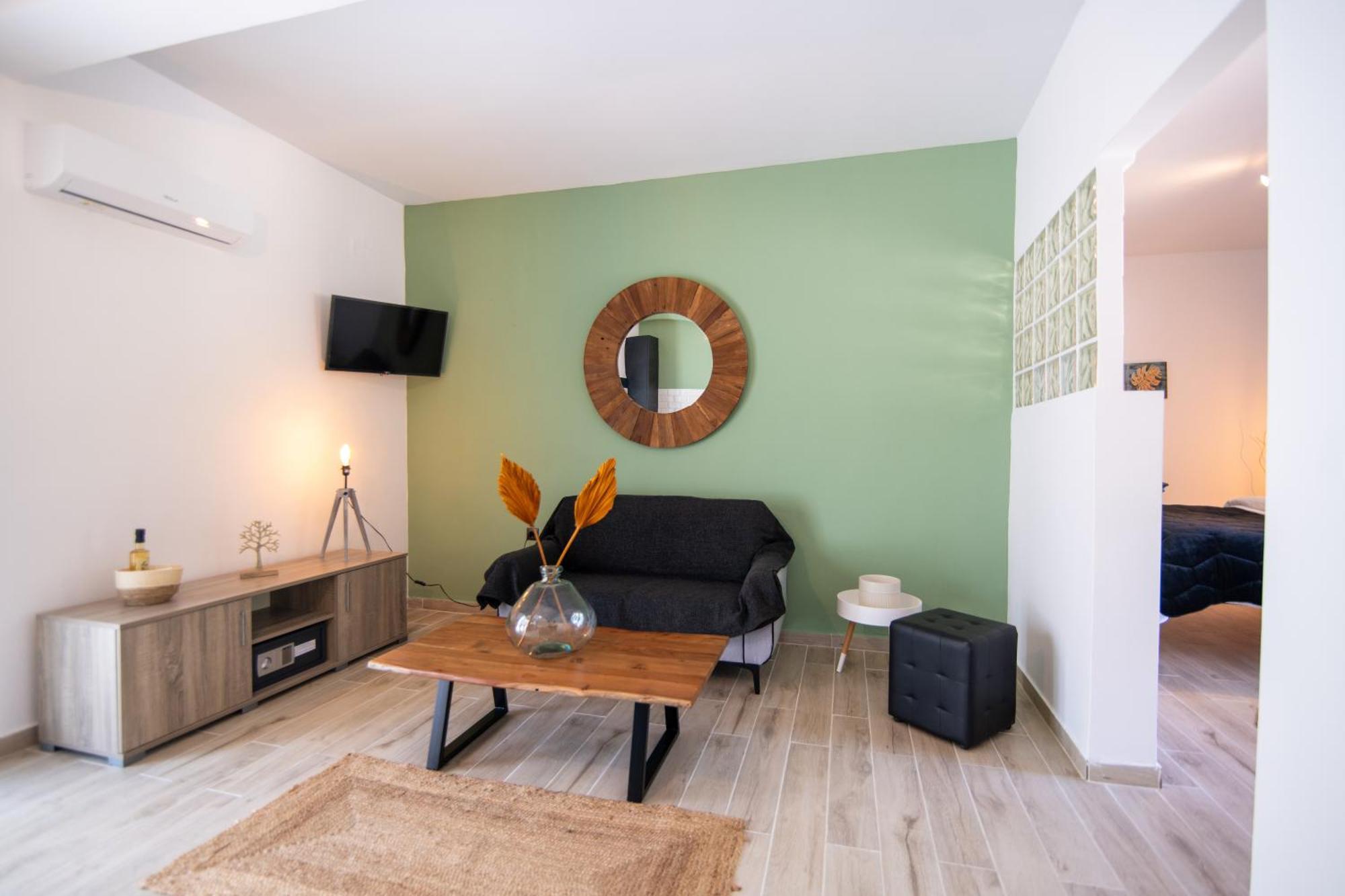 Armoniahousesuites Apartment Peritheia