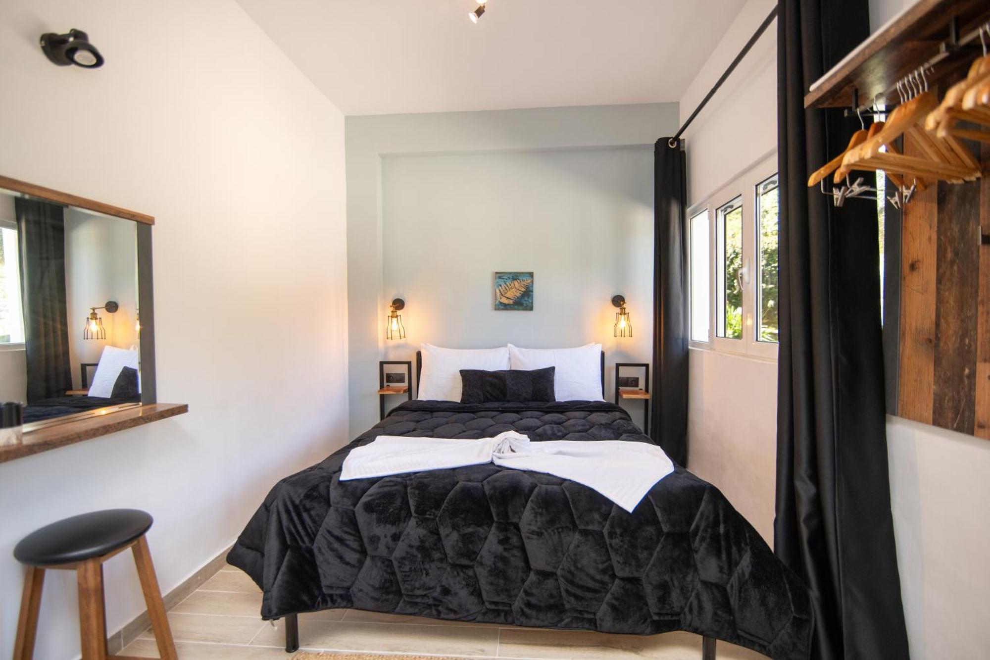 Armoniahousesuites Apartment Peritheia